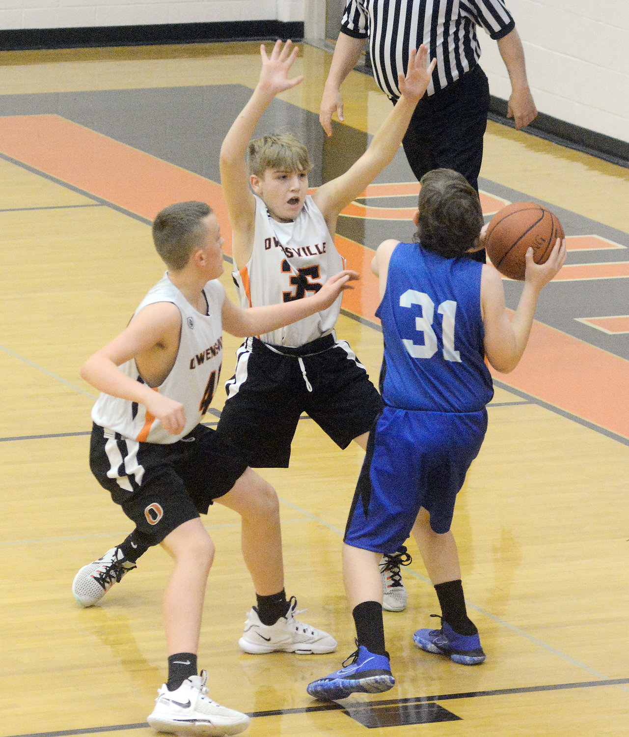 OMS Dutchmen duo Brody Slinkard and Wyatt Lewis (from left) close in on Hermann’s Chase Branson during seventh-grade action in which Owensville kept their season record unblemished at 8-0 following a 35-24 win over the visiting Bearcats.
